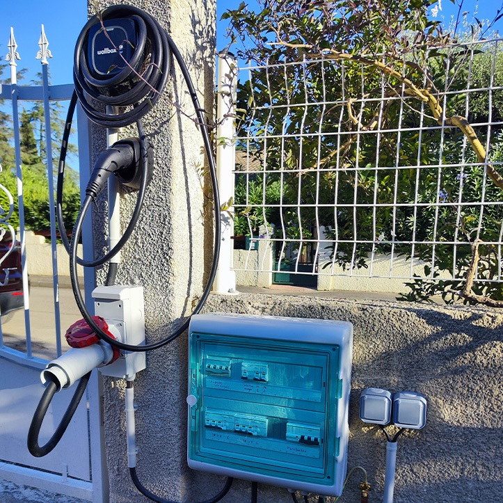 Borne de recharge murale wallbox à domicile